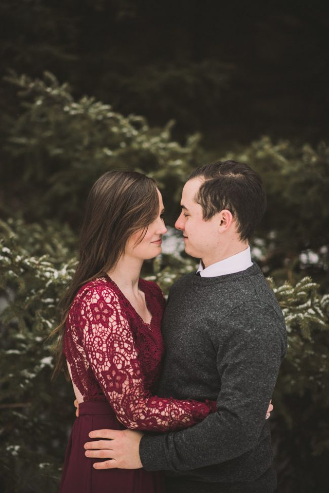 Romantic winter engagement photos
