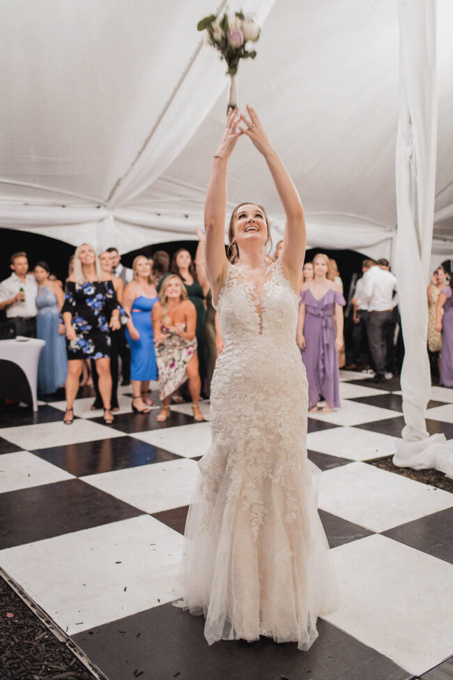 bride bouquet toss