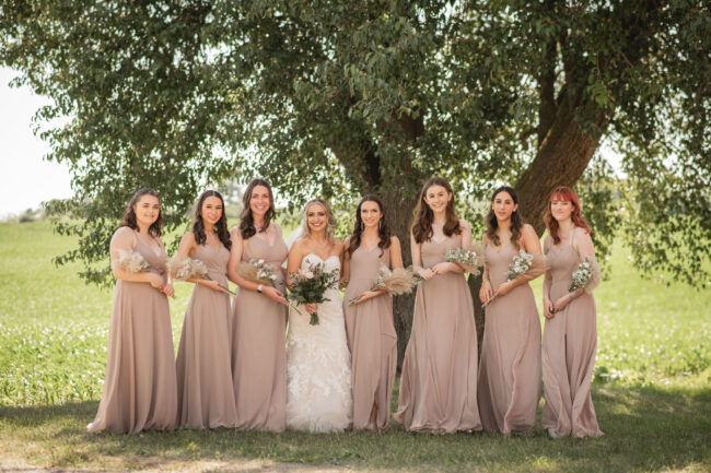 big bridal party on wedding day