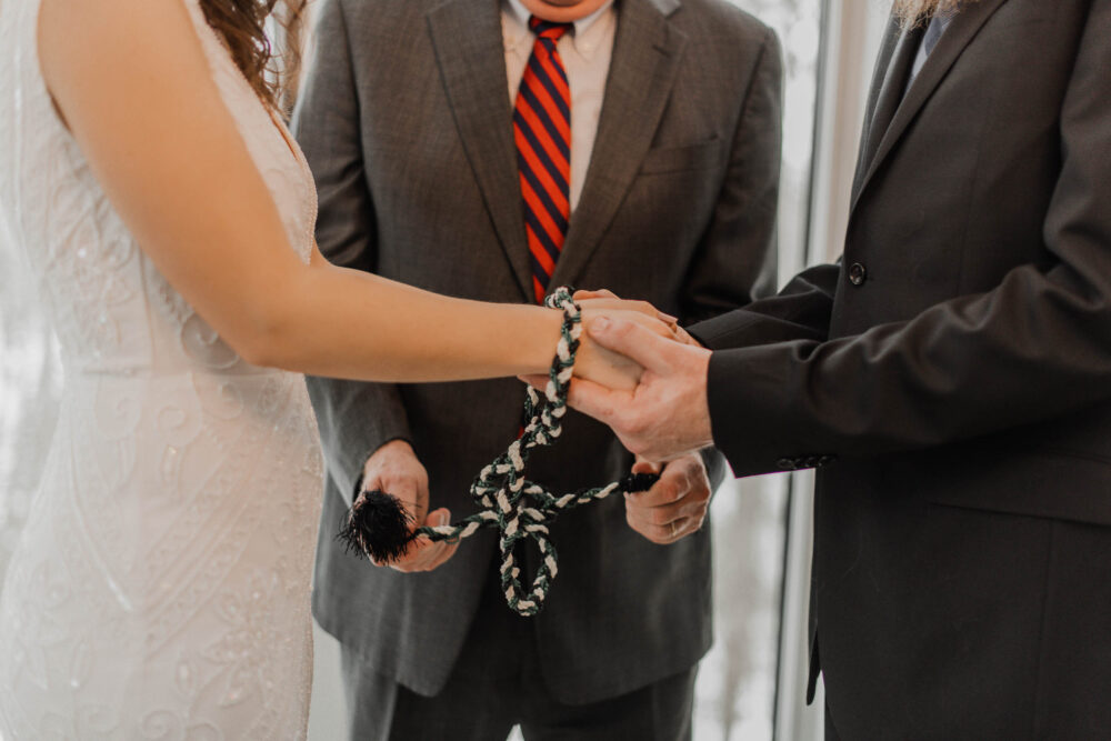 tying the knot ceremony