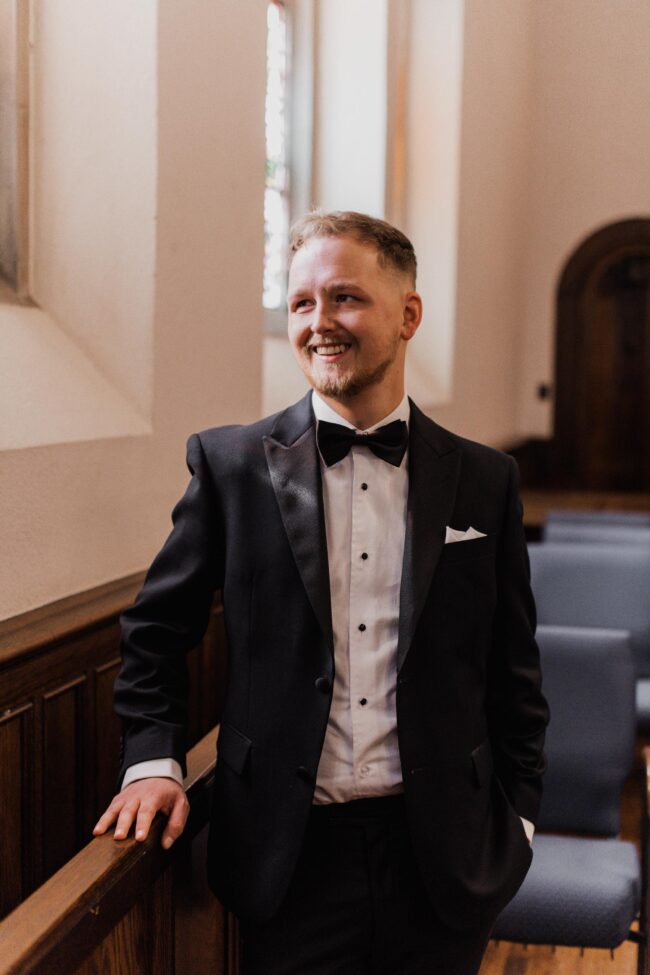 groom getting ready at melrose united church