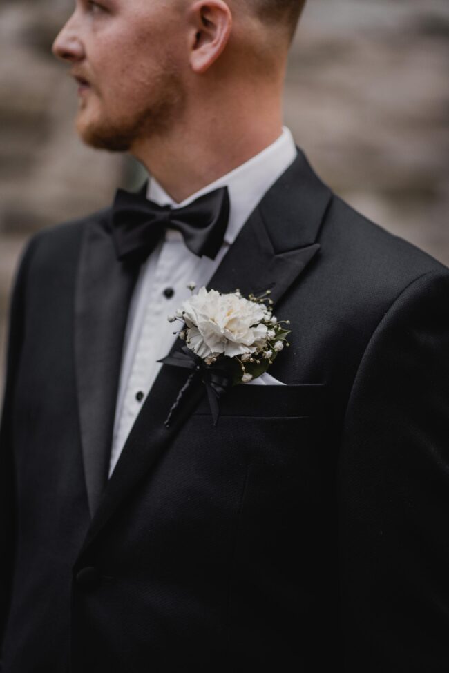 groom's boutinneire