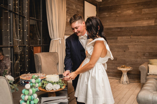 cutting the wedding cake