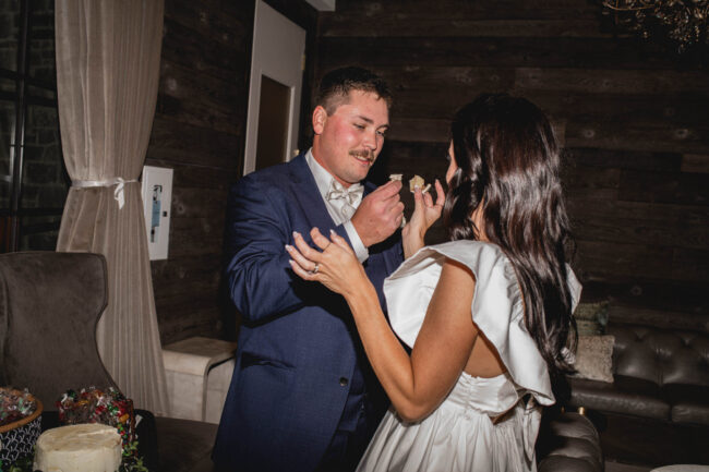 cutting the wedding cake