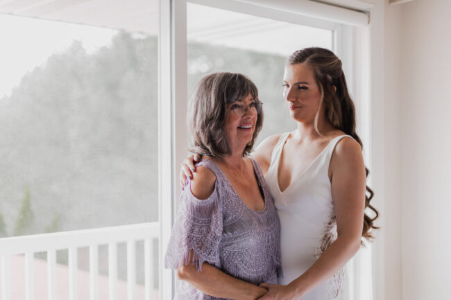 bride hugging mother