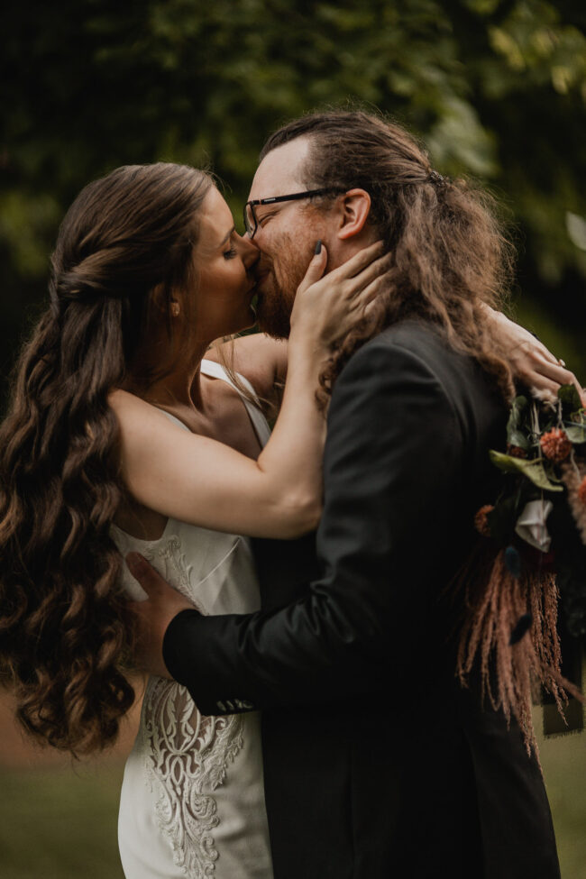 bride and groom at hessenland winery