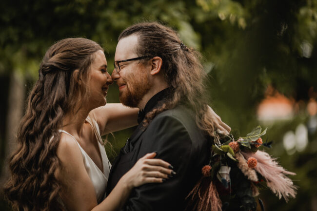 bride and groom at hessenland winery